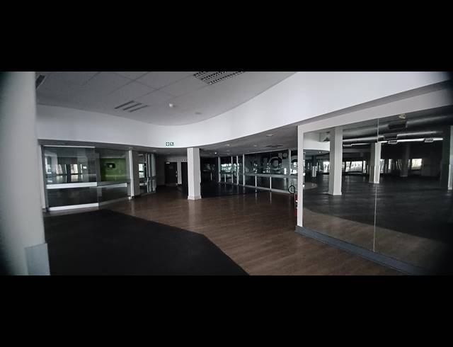 2,355M² RETAIL TO LET IN CRAIGHALL PARK